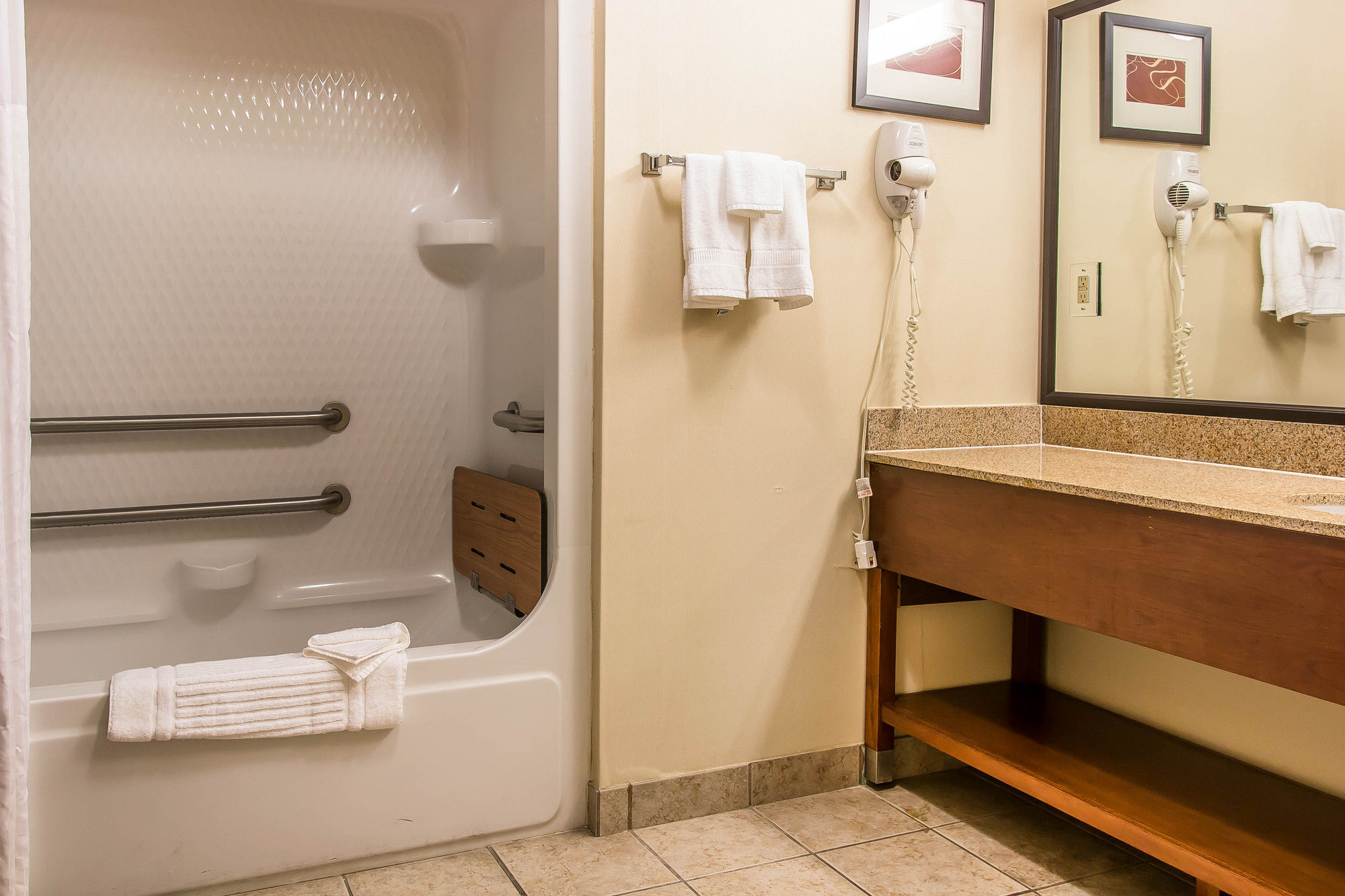 Comfort Suites Wixom in Wixom, MI