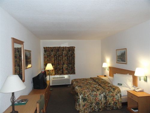 Booneslick Lodge Jane in Jane, MO