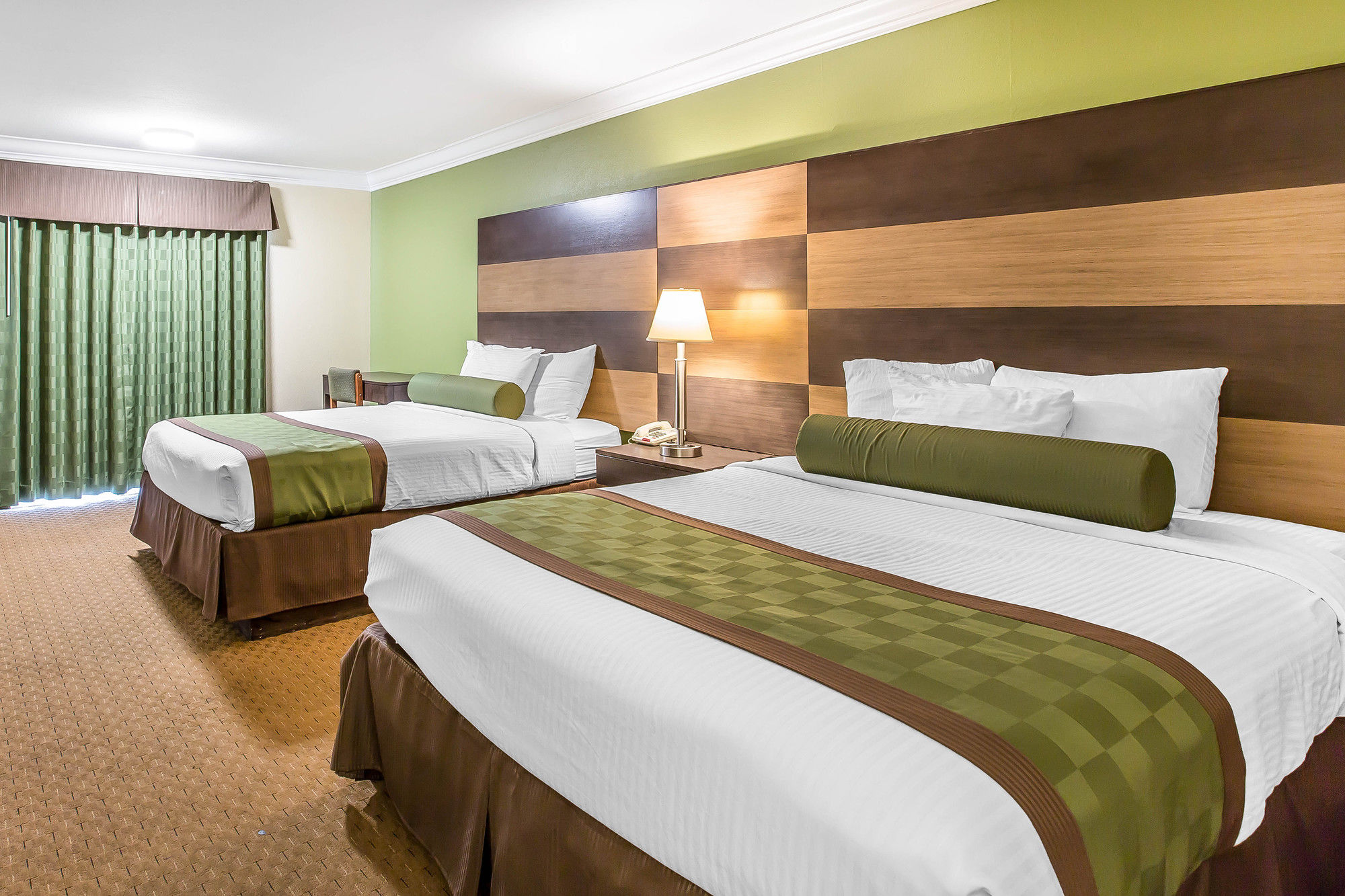 Rodeway Inn & Suites Canyon Lake in Canyon Lake, ca