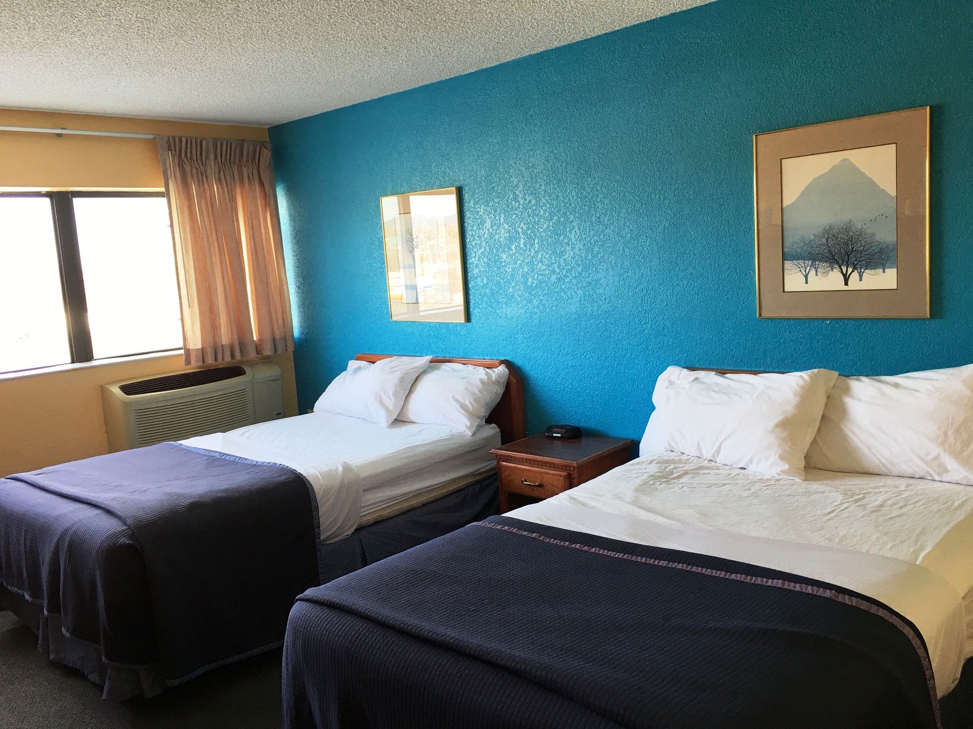 Howard Johnson Denver/West in Wheat Ridge, CO