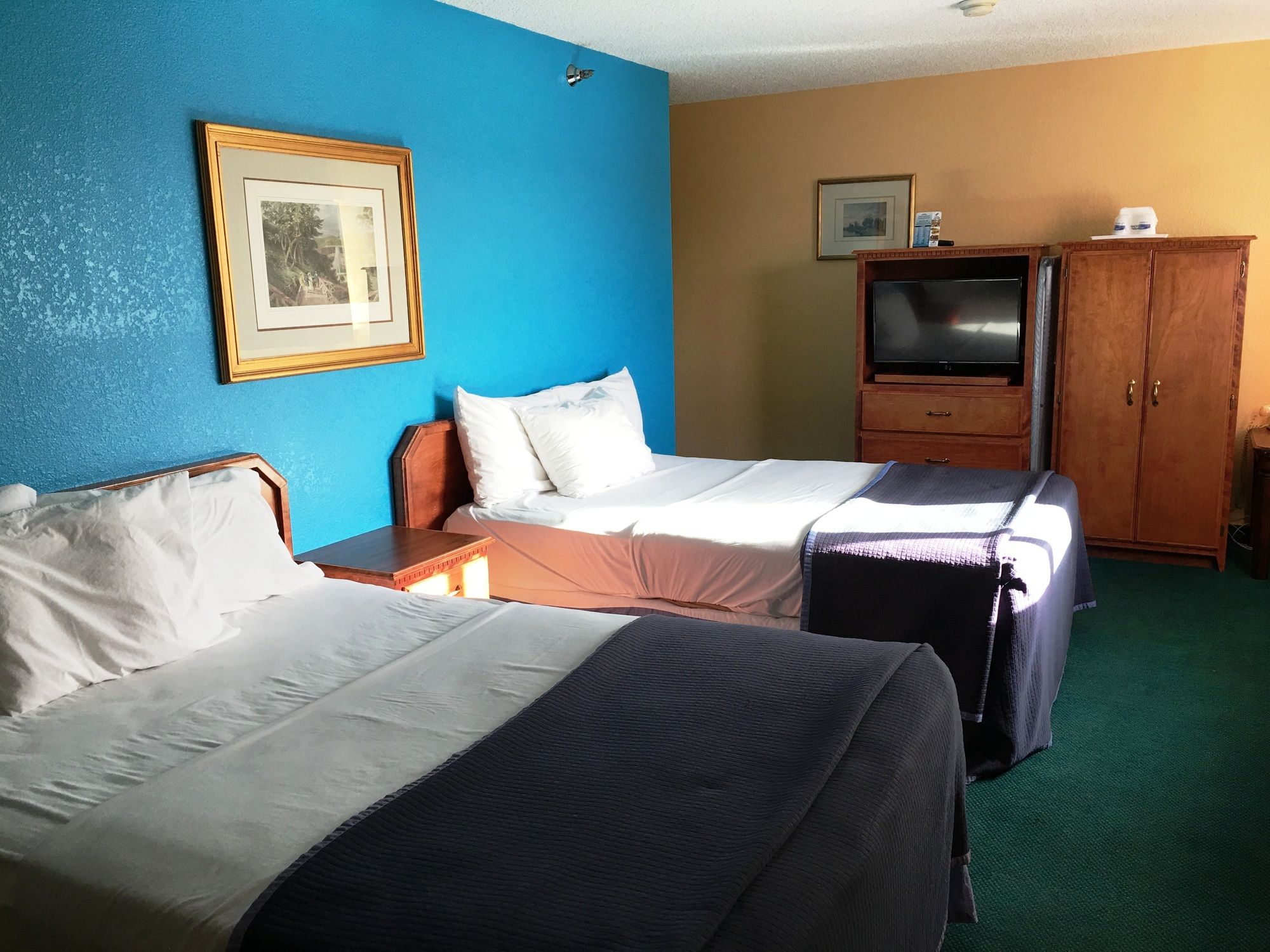 Howard Johnson Denver/West in Wheat Ridge, CO