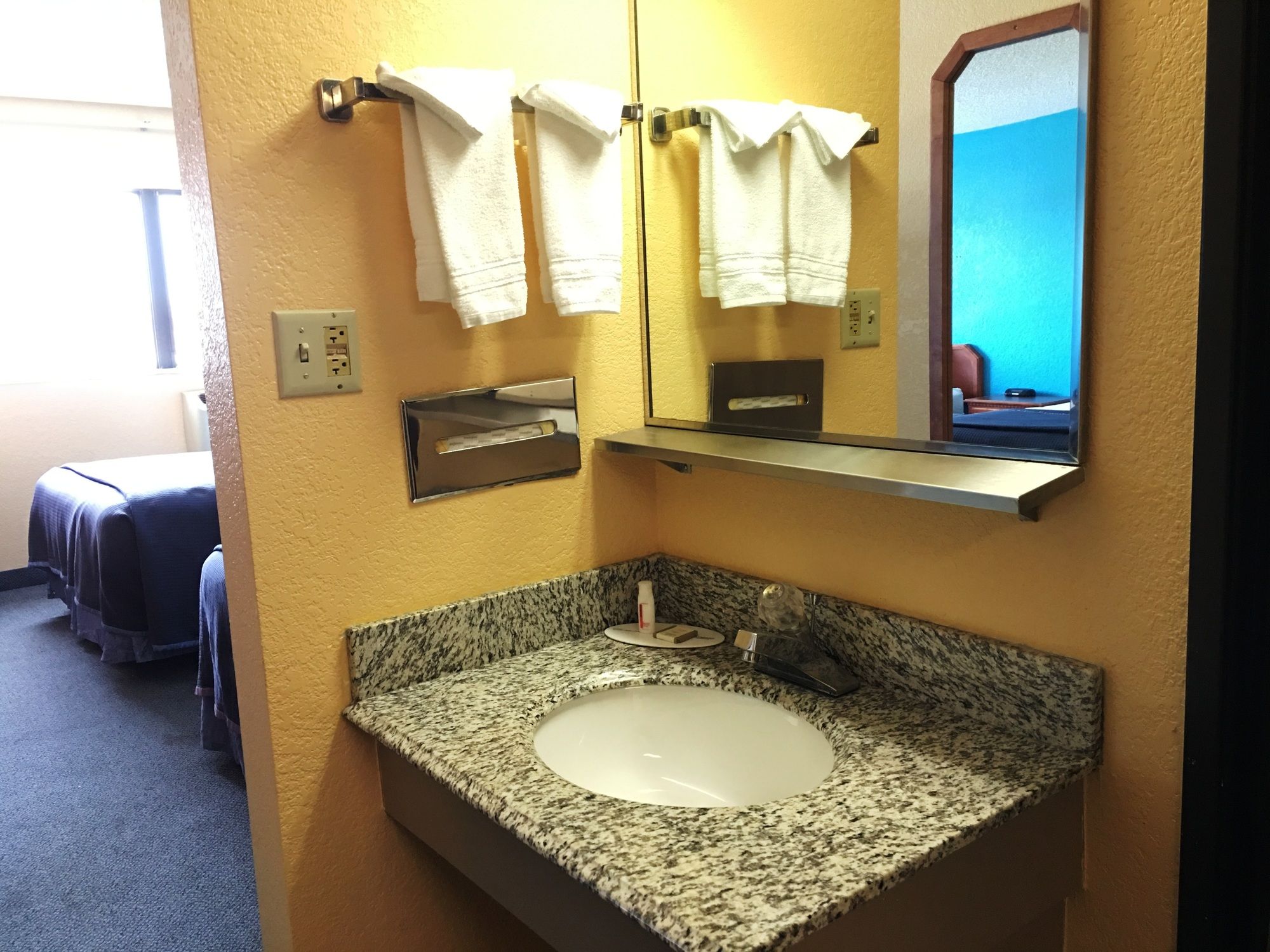 Howard Johnson Denver/West in Wheat Ridge, CO