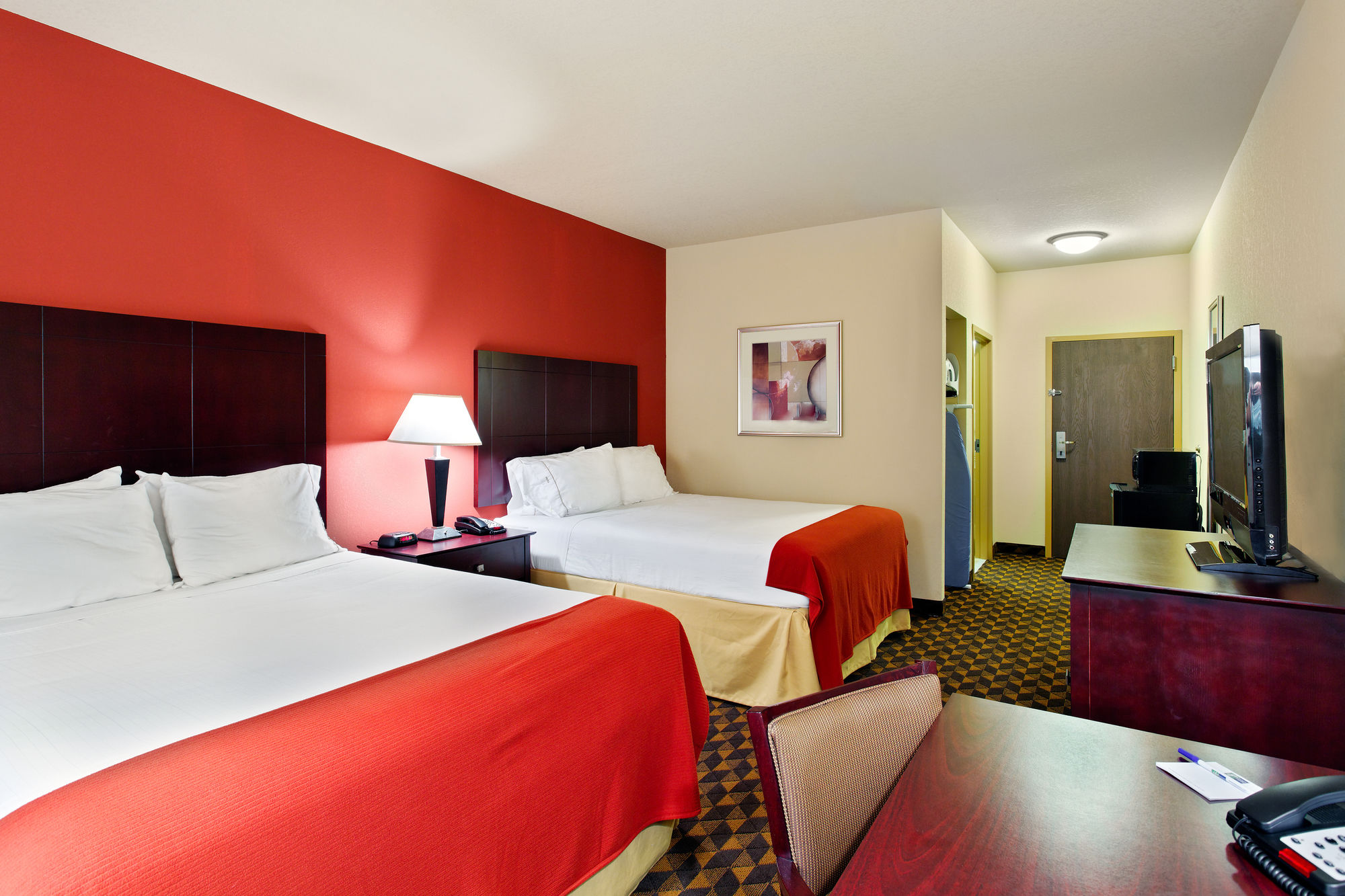 Discount Coupon for Holiday Inn Express Hotel & Suites Malvern in
