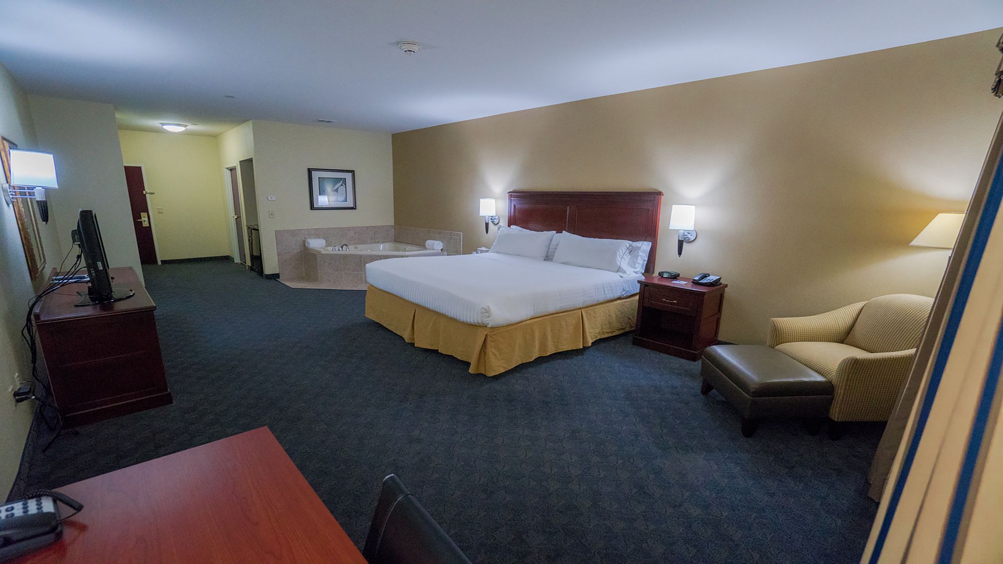 Discount Coupon for Holiday Inn Express & Suites Pampa in Pampa, Texas