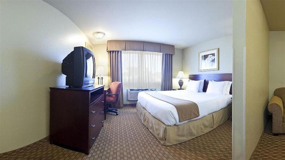 Discount Coupon for Holiday Inn Express Wisconsin Dells in Wisconsin