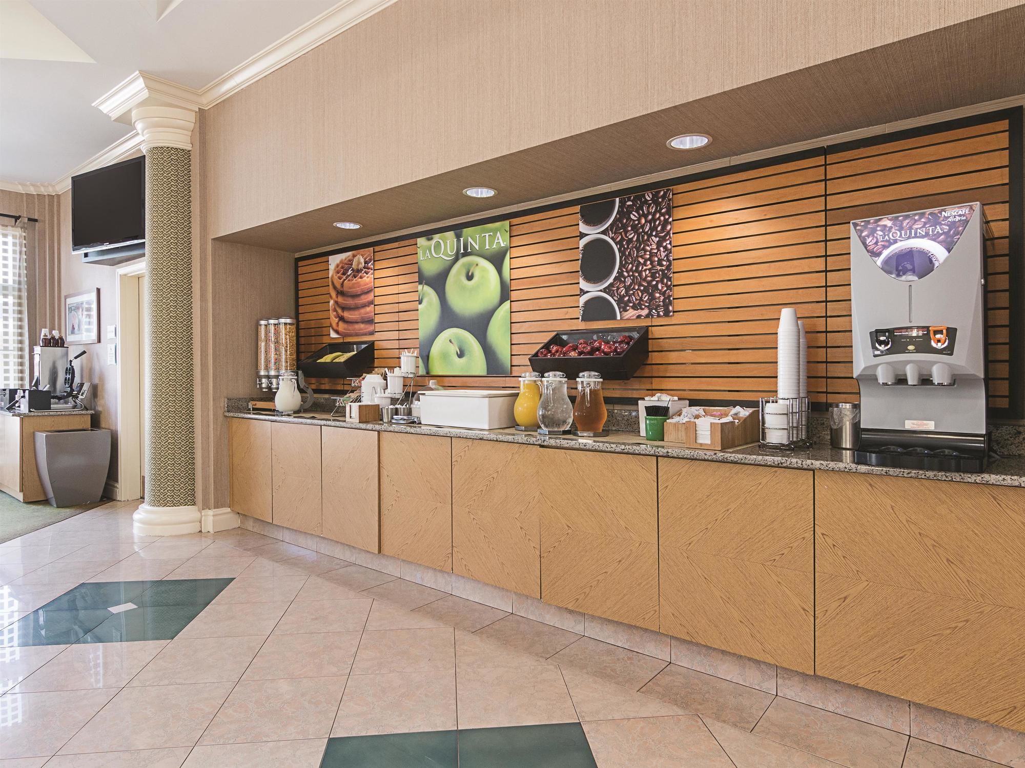 Discount Coupon for La Quinta Inn and Suites Orlando Airport North in