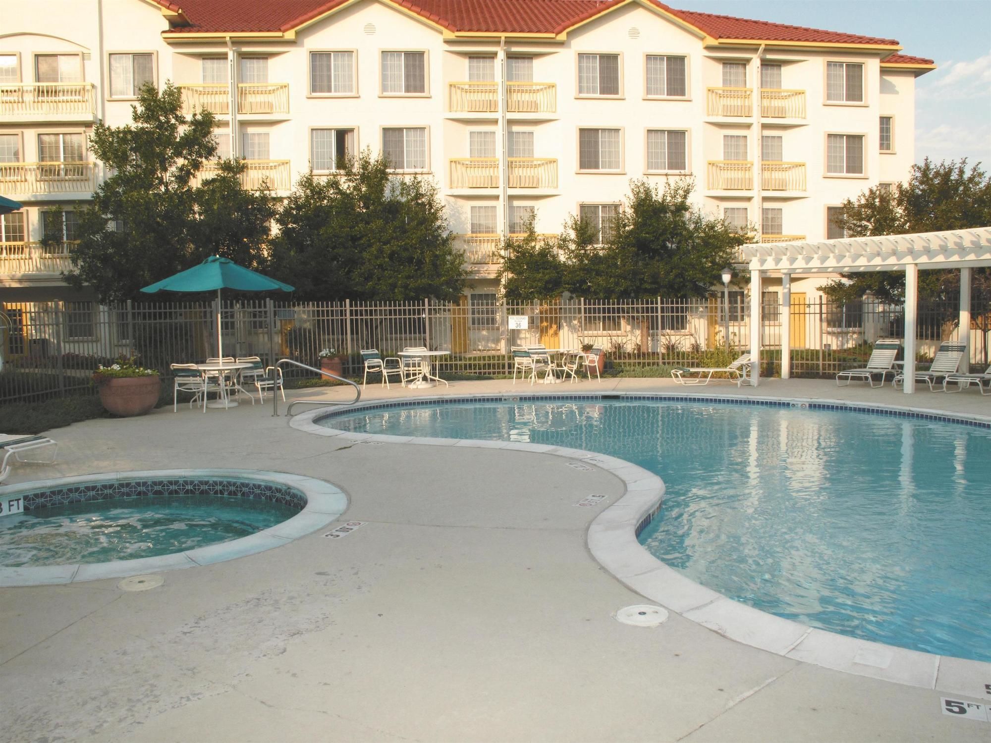 Discount Coupon for La Quinta Inn and Suites Denver Tech Center in