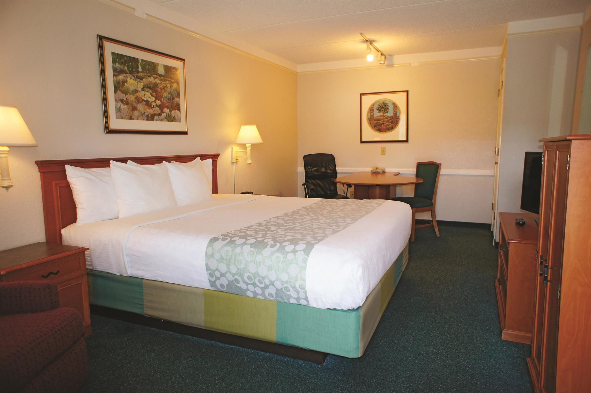 Discount Coupon for La Quinta Inn Bakersfield South in Bakersfield