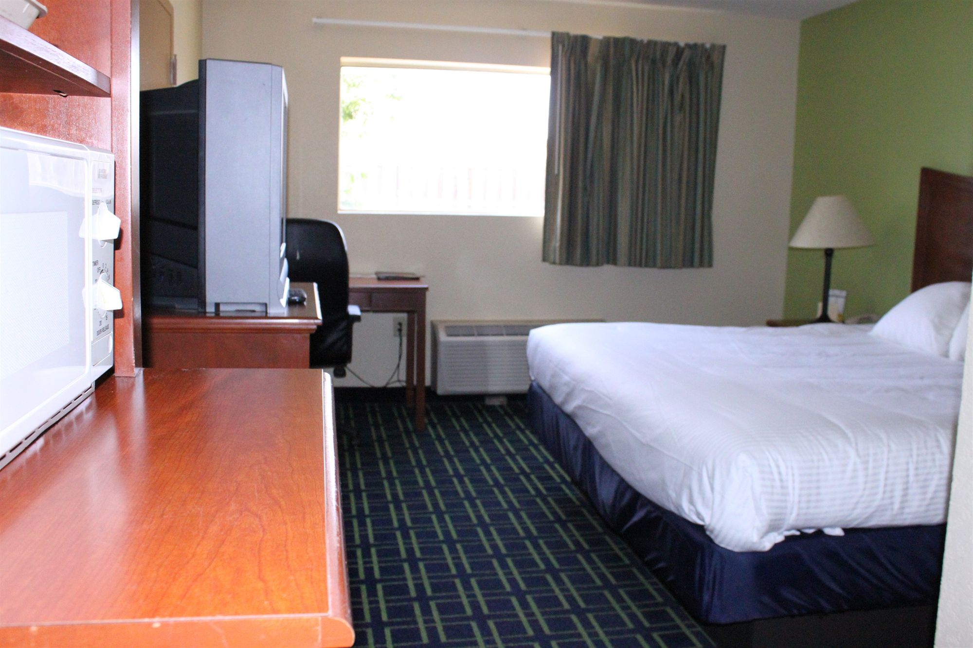 Emerald Coast Inn And Suites