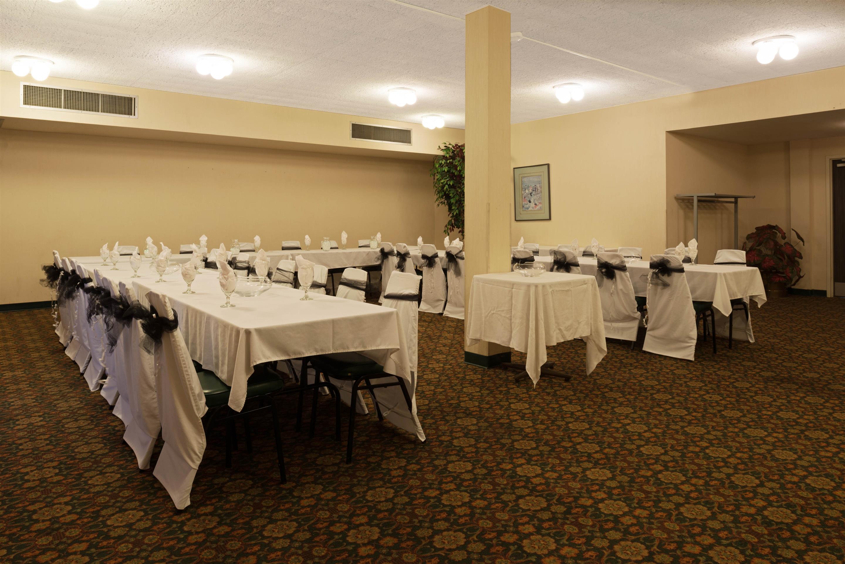 Discount Coupon for Travelodge Six Flags/Gray Summit in Villa Ridge