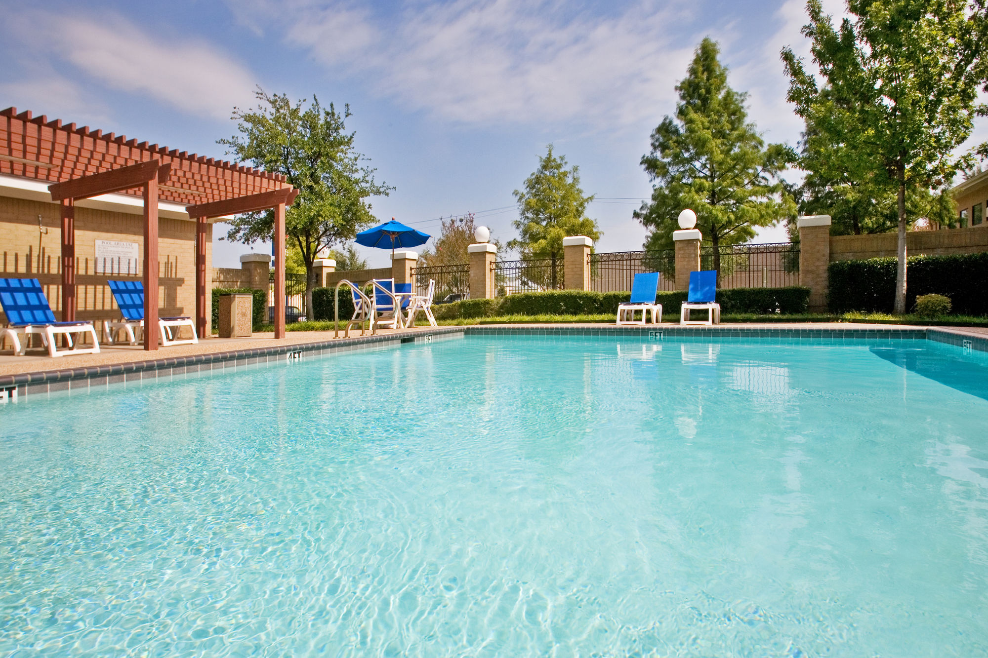 Discount Coupon for Holiday Inn Express Hotel & Suites Dallas/Stemmons