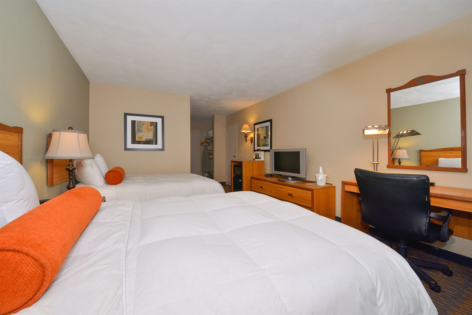Lamplighter Inn & Suites - North in Springfield, MO
