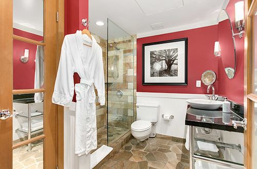 The Edgewater - A Noble House Hotel