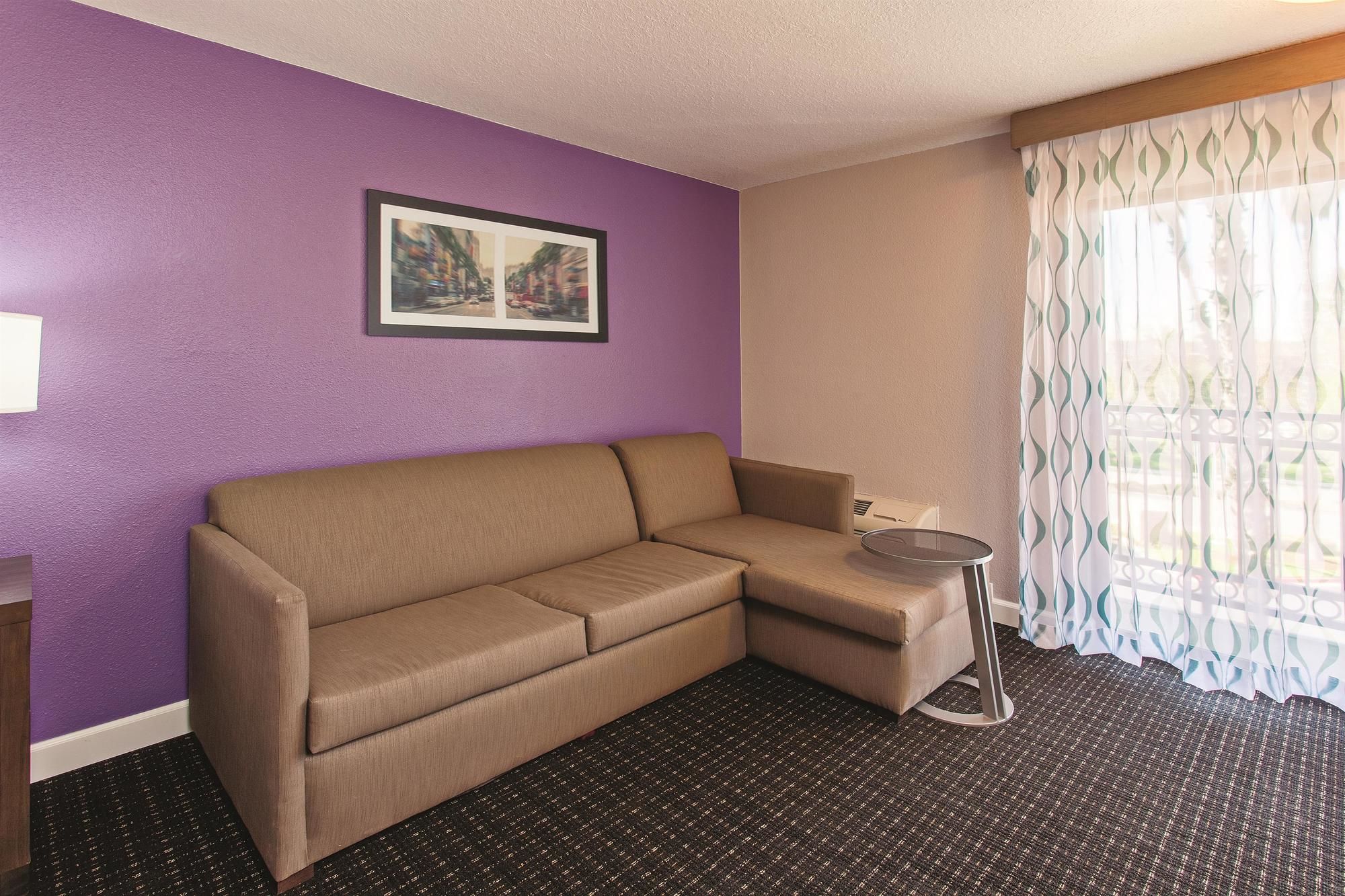 Discount Coupon for La Quinta Inn & Suites Pomona Cal Poly in Pomona