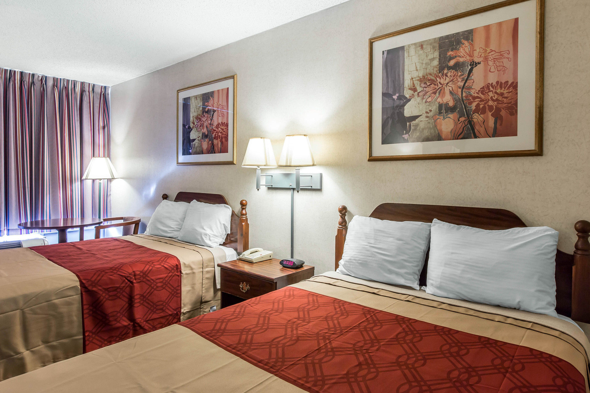 Econo Lodge in Calhoun, GA