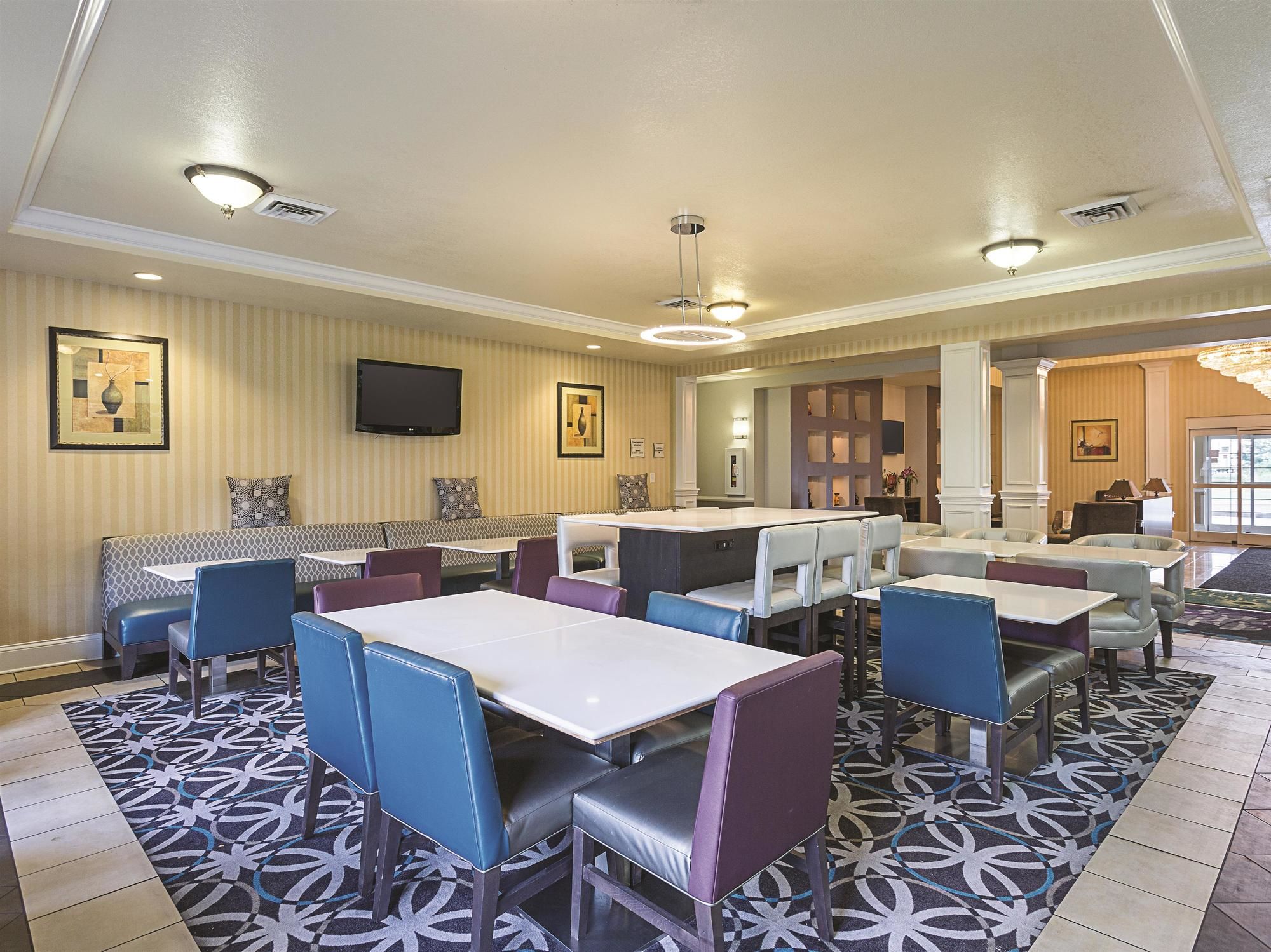 Discount Coupon for La Quinta Inn & Suites Bowling Green in Bowling