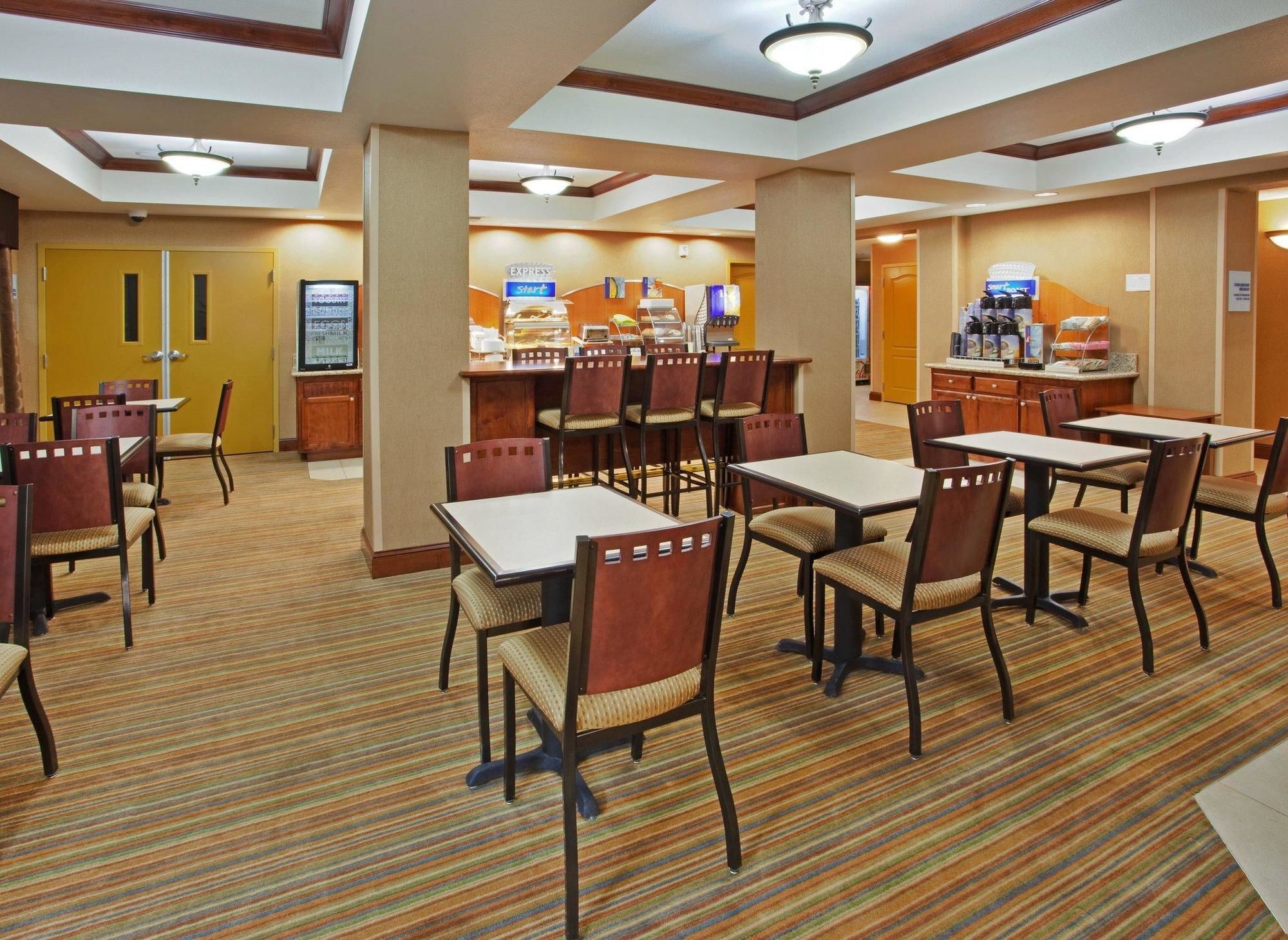 Holiday Inn Express & Suites Willows
