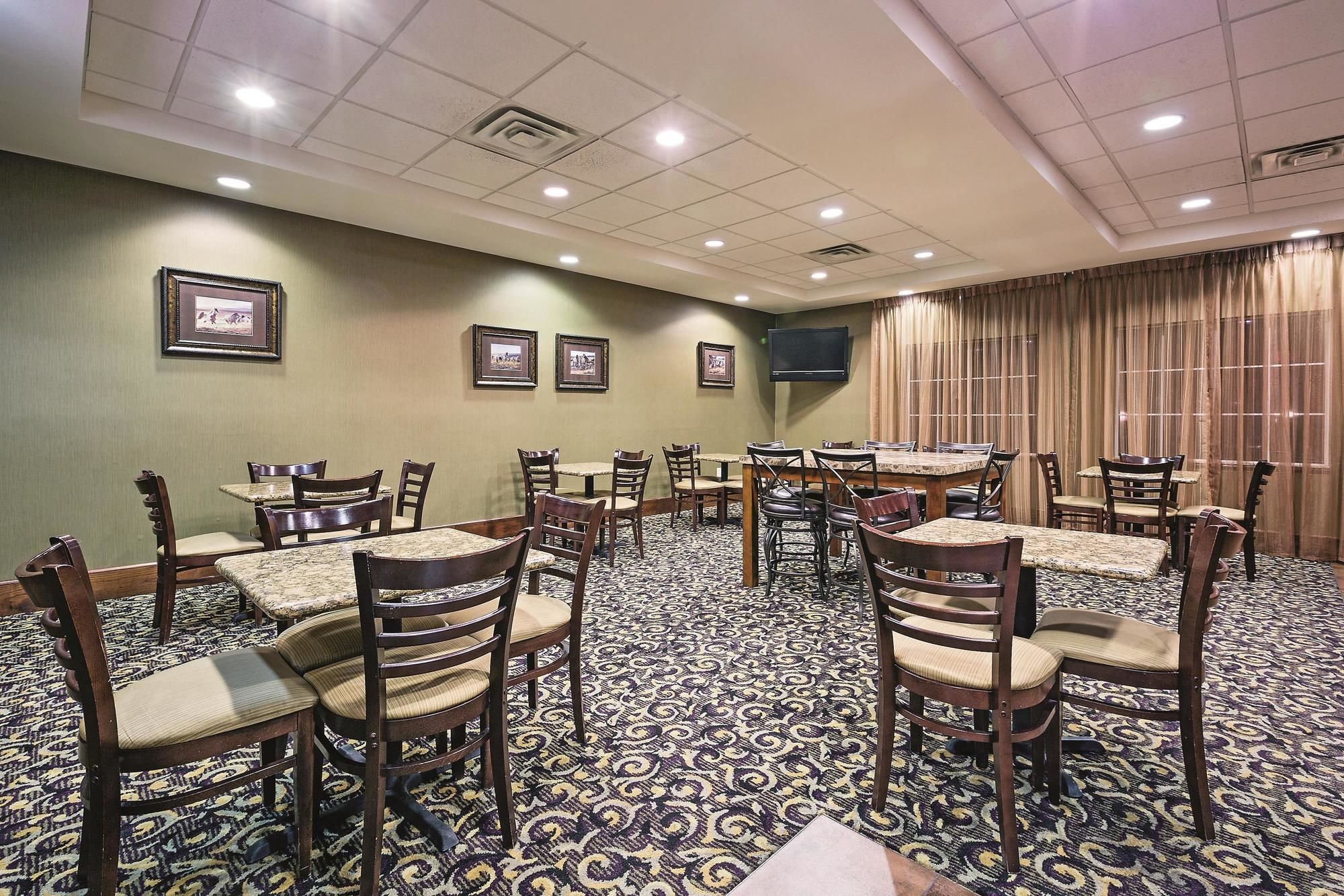 Discount Coupon for La Quinta Inn & Suites Fort Worth NE Mall in North