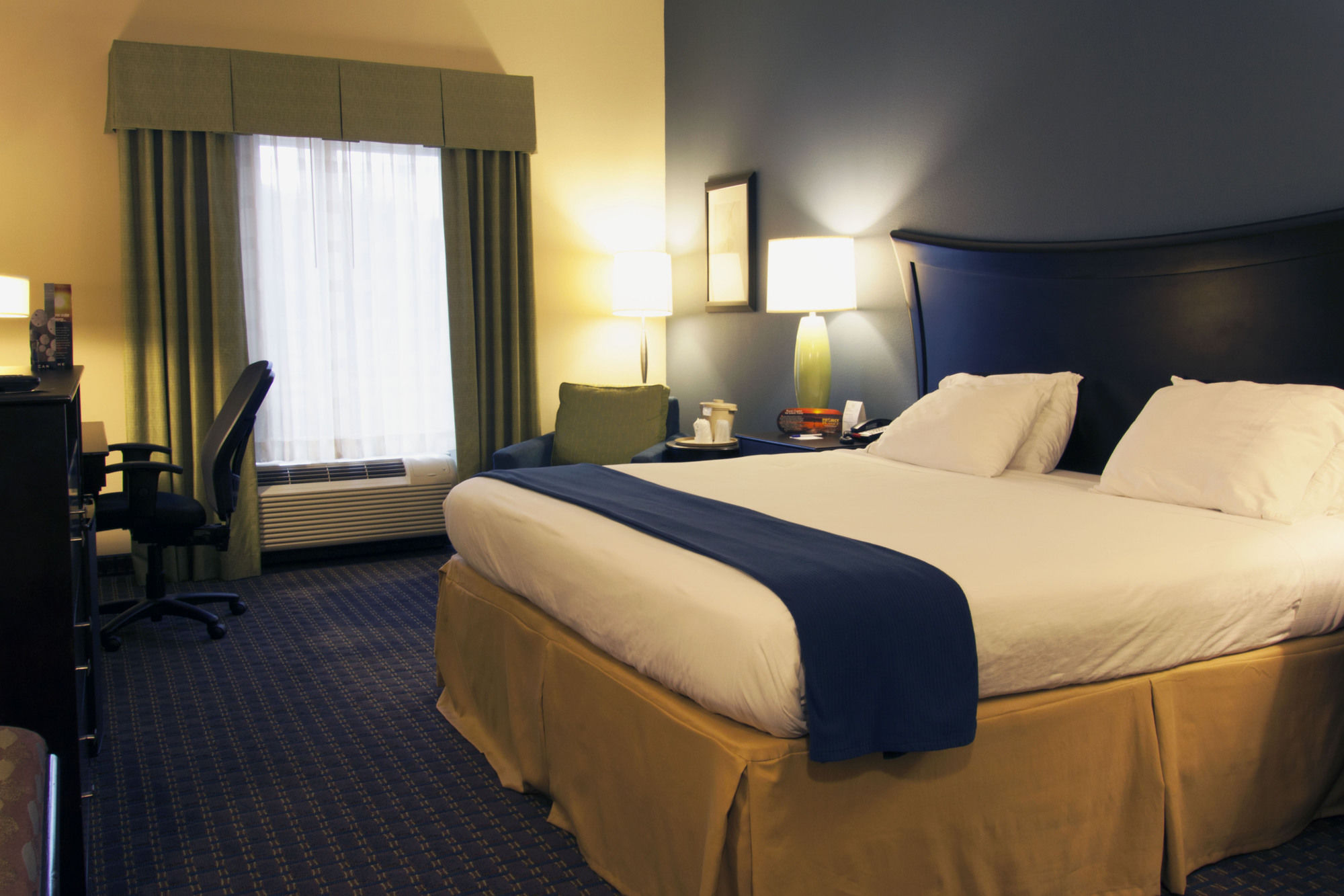 Holiday Inn Express Hotel & Suites Largo-Clearwater in Largo, FL