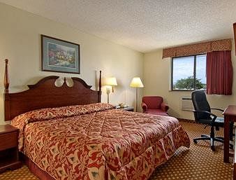 Super 8 Clawson/Troy/Detroit Area in Clawson, MI