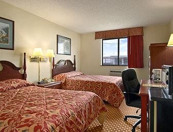 Super 8 Clawson/Troy/Detroit Area in Clawson, MI