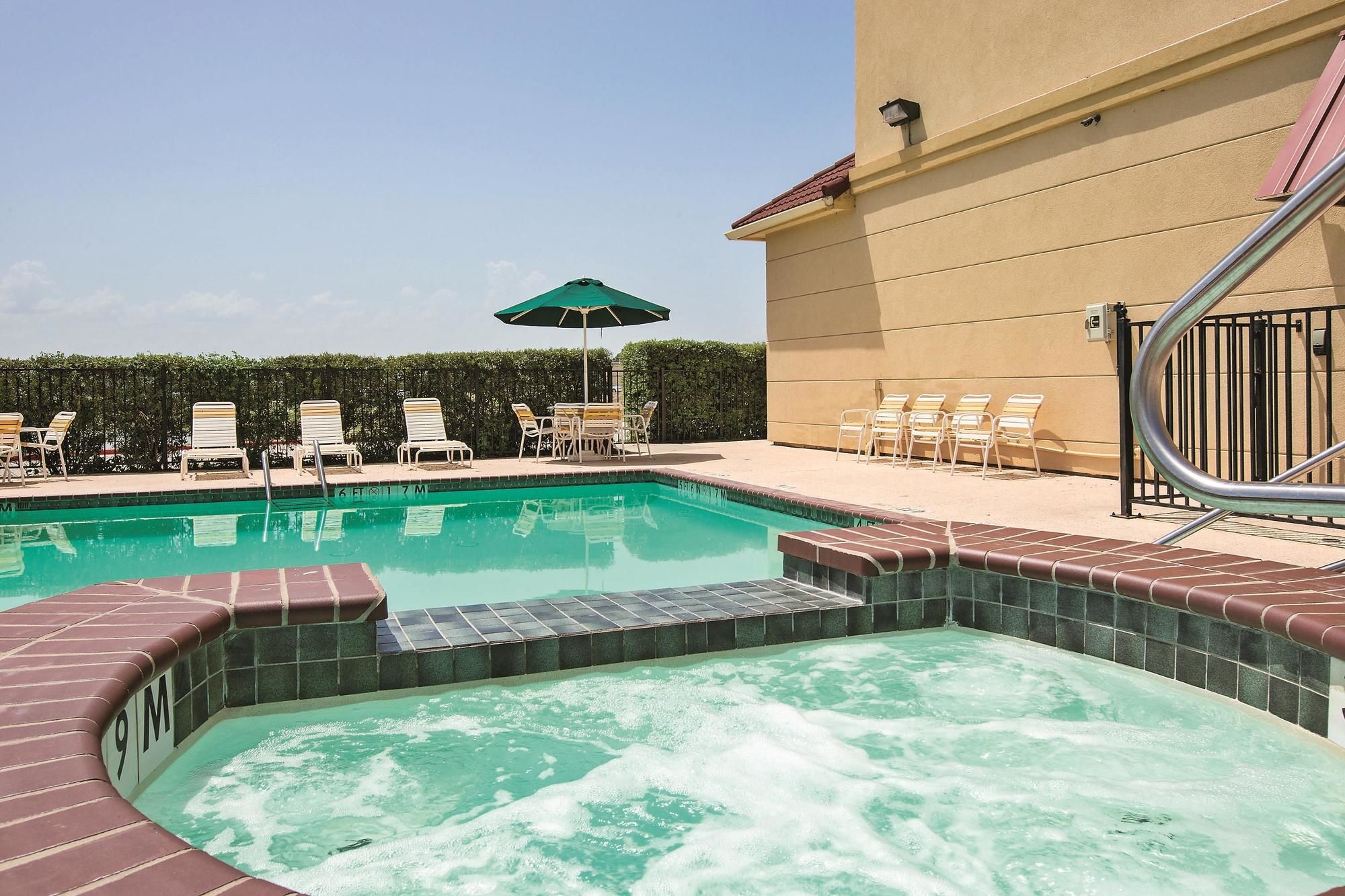 Discount Coupon for La Quinta Inn & Suites Gun Barrel City in Gun Barrel City, Texas Save Money!