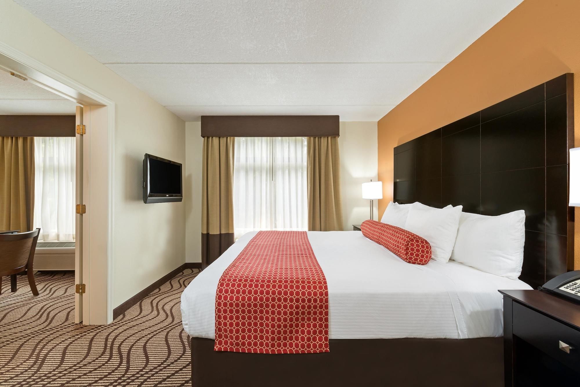 Discount Coupon for La Quinta Inn & Suites Tampa North I-75 in Tampa