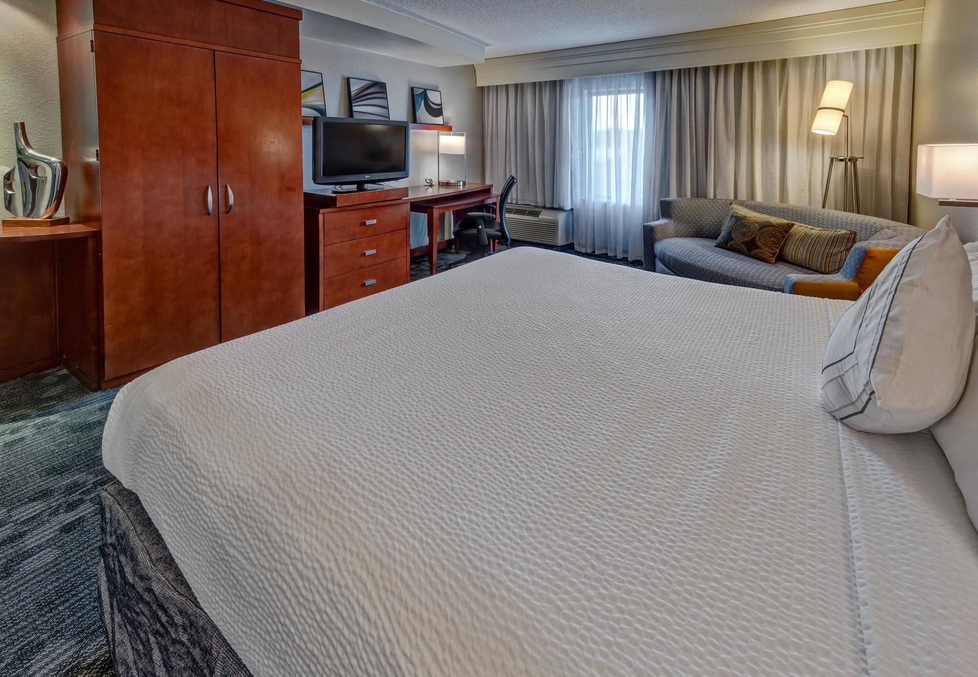 Discount Coupon for Courtyard by Marriott Alexandria in Alexandria