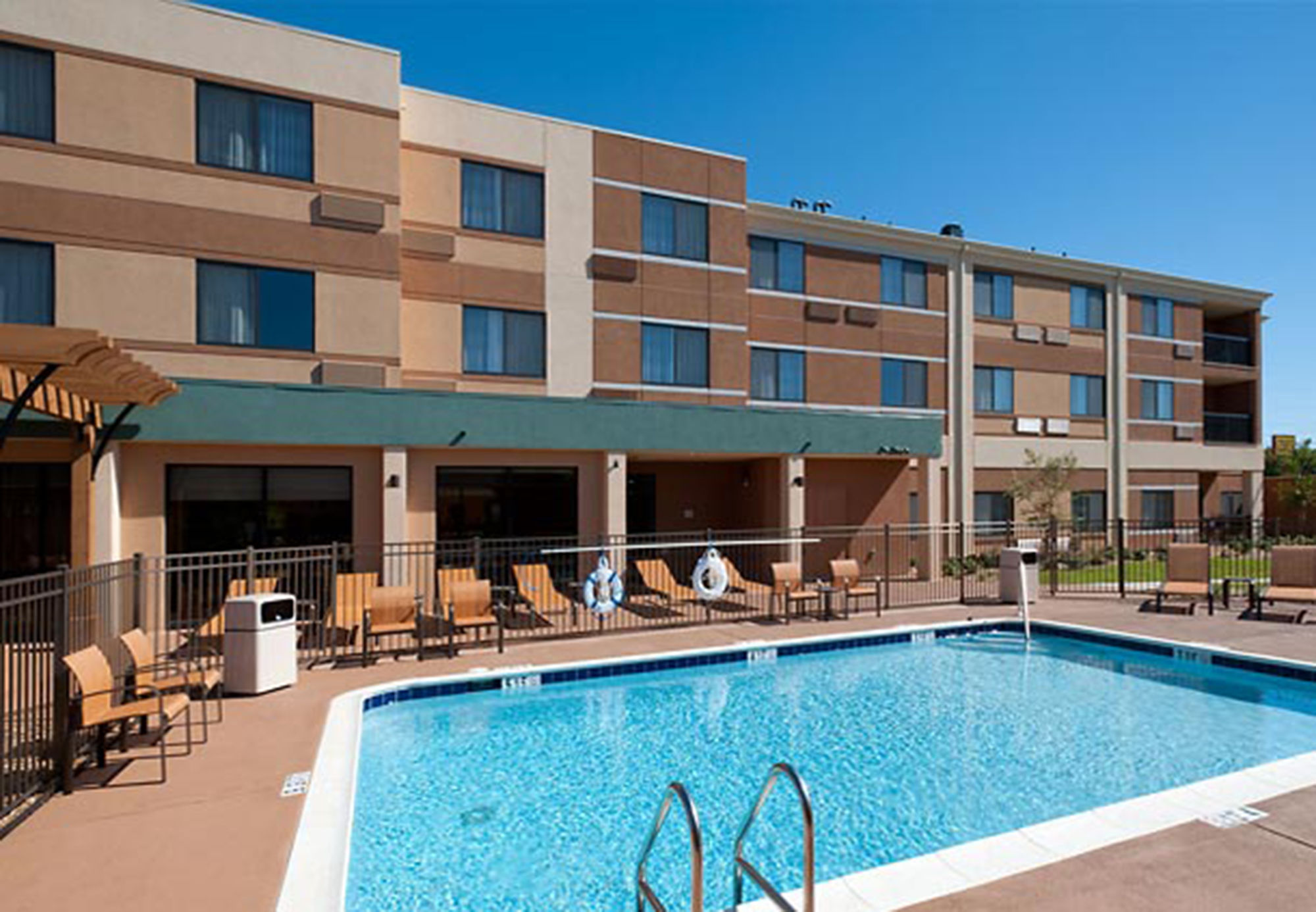 Discount Coupon for Courtyard by Marriott Alexandria in Alexandria