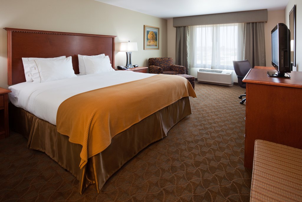 Discount Coupon for Holiday Inn Express & Suites MASON CITY in Mason