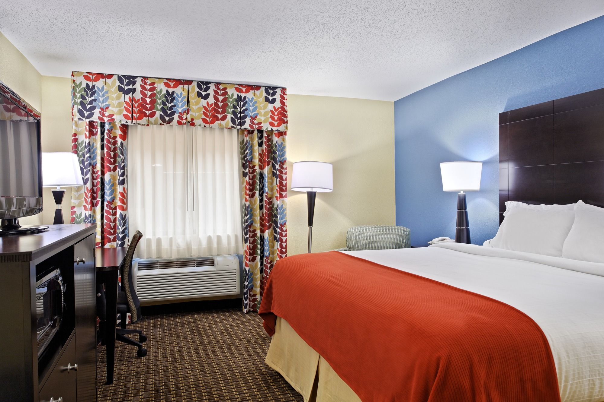 Discount Coupon for Holiday Inn Express Fort CampbellOak Grove in Oak Grove, Kentucky Save Money!