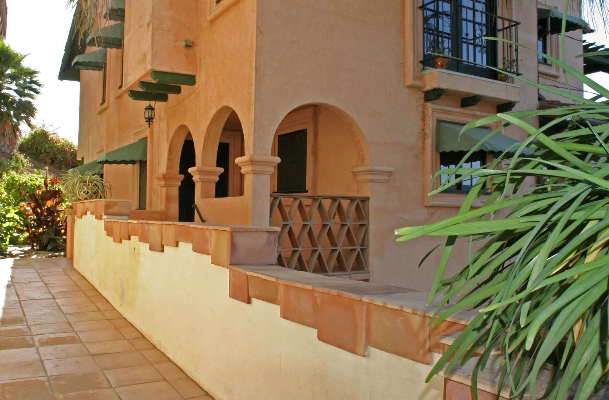 Discount Coupon for Topanga Canyon Inn Bed and Breakfast in Calabasas