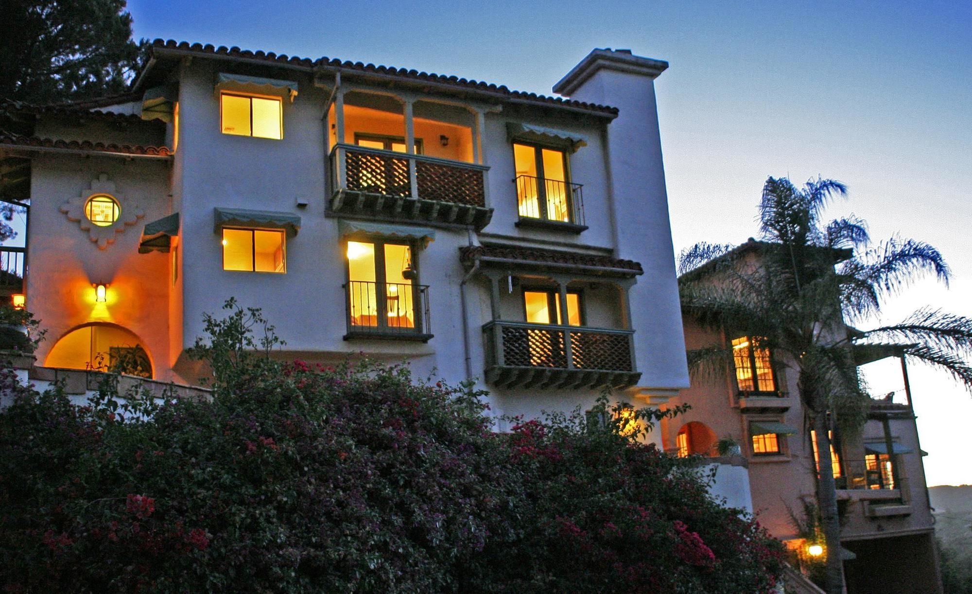 Discount Coupon for Topanga Canyon Inn Bed and Breakfast in Calabasas