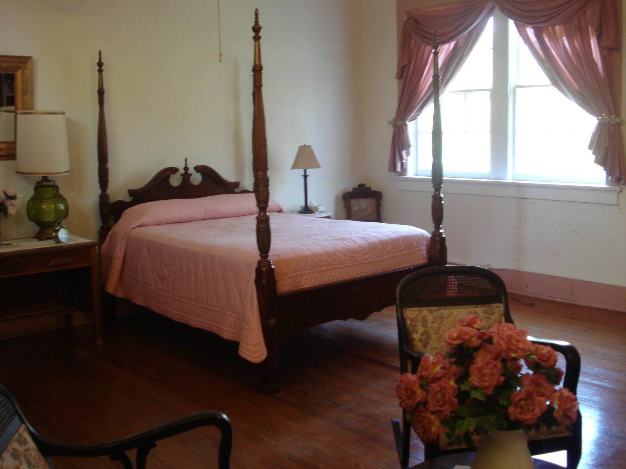 Discount Coupon for Old Castillo Bed and Breakfast in St Martinville