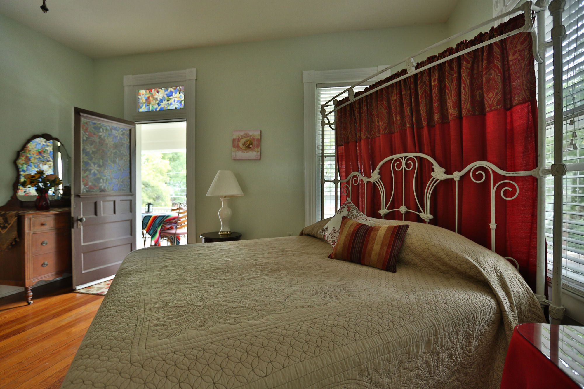 Discount Coupon for O'Casey's Bed & Breakfast in San Antonio, Texas