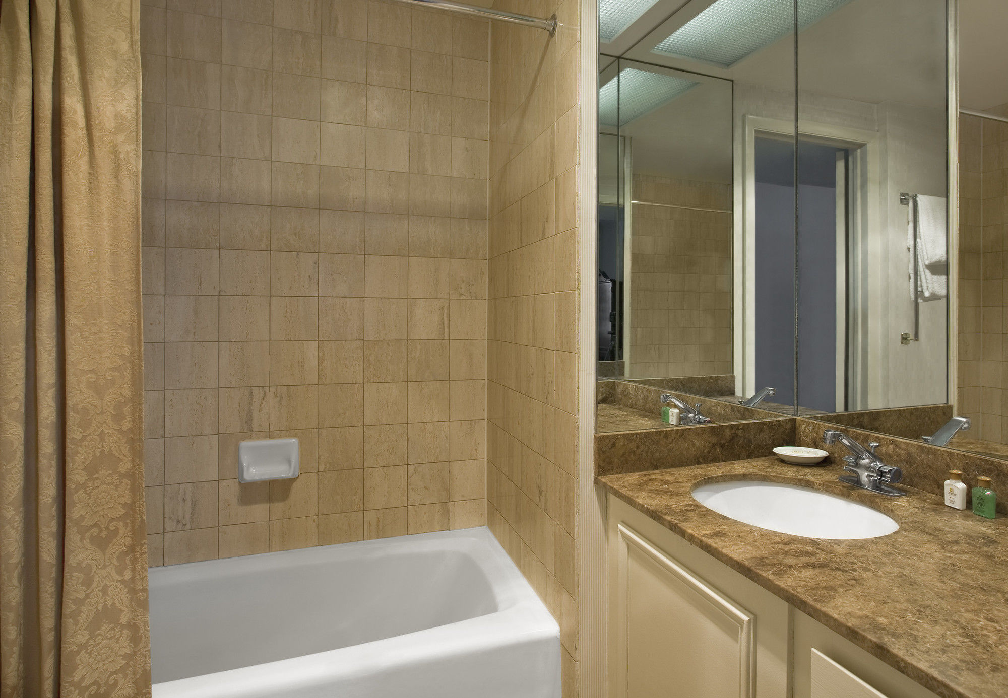 Discount Coupon for The Tremont Chicago Hotel at Magnificent Mile in