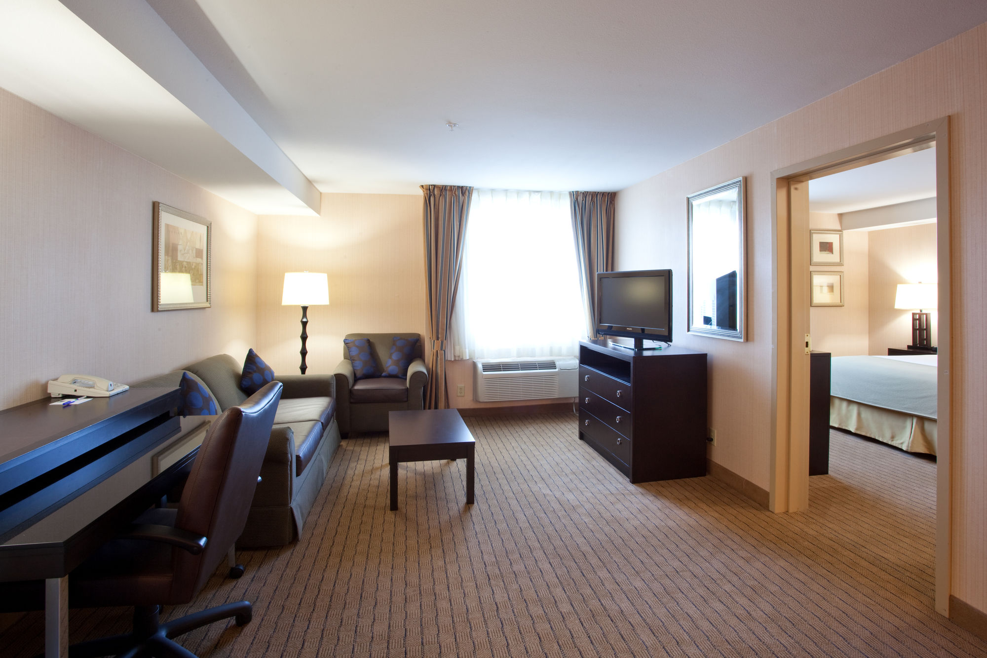 Holiday Inn Express Hotel & Suites SeaTac in Seattle, WA