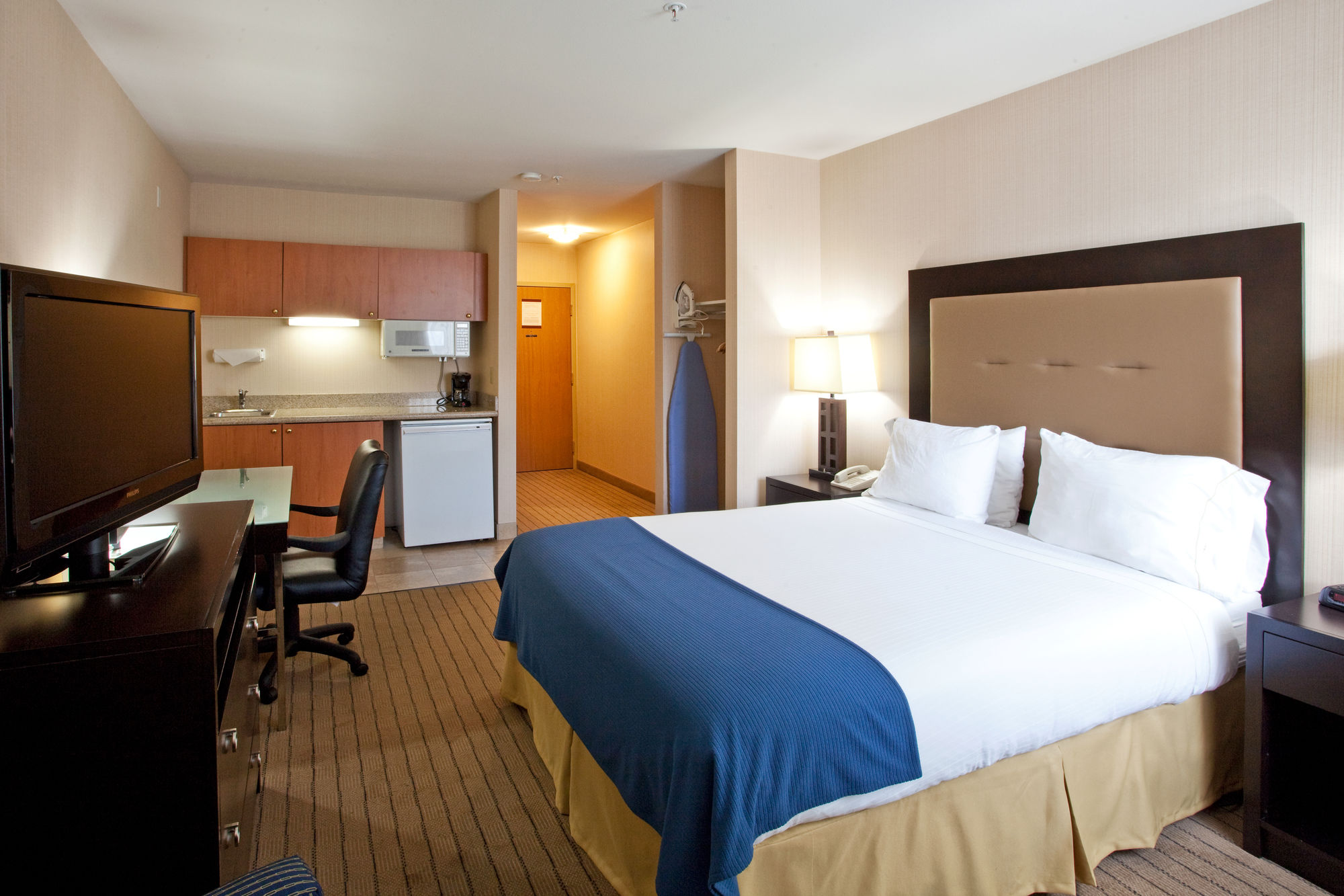 Holiday Inn Express Hotel & Suites SeaTac in Seattle, WA