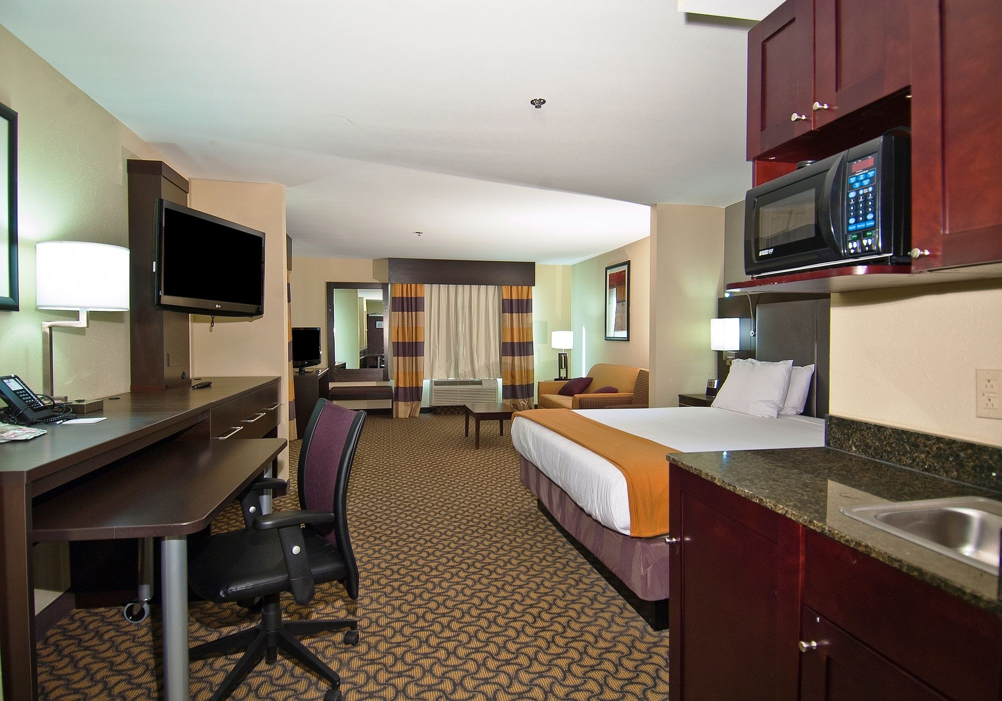 Holiday Inn Express & Suites Jackson / Pearl Intl Airport