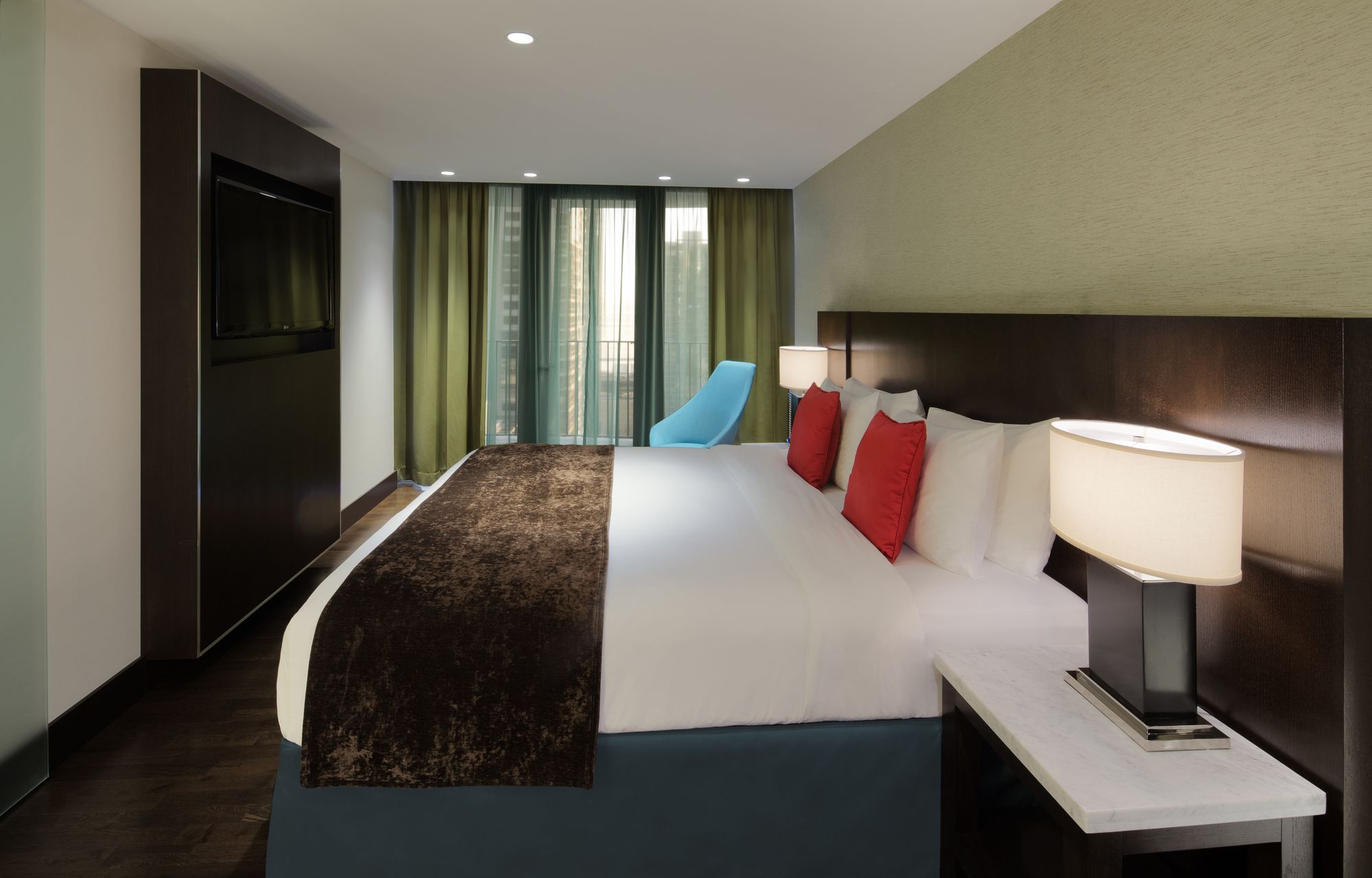 Discount Coupon for Radisson Blu Aqua Hotel Chicago in Chicago, Illinois Save Money!