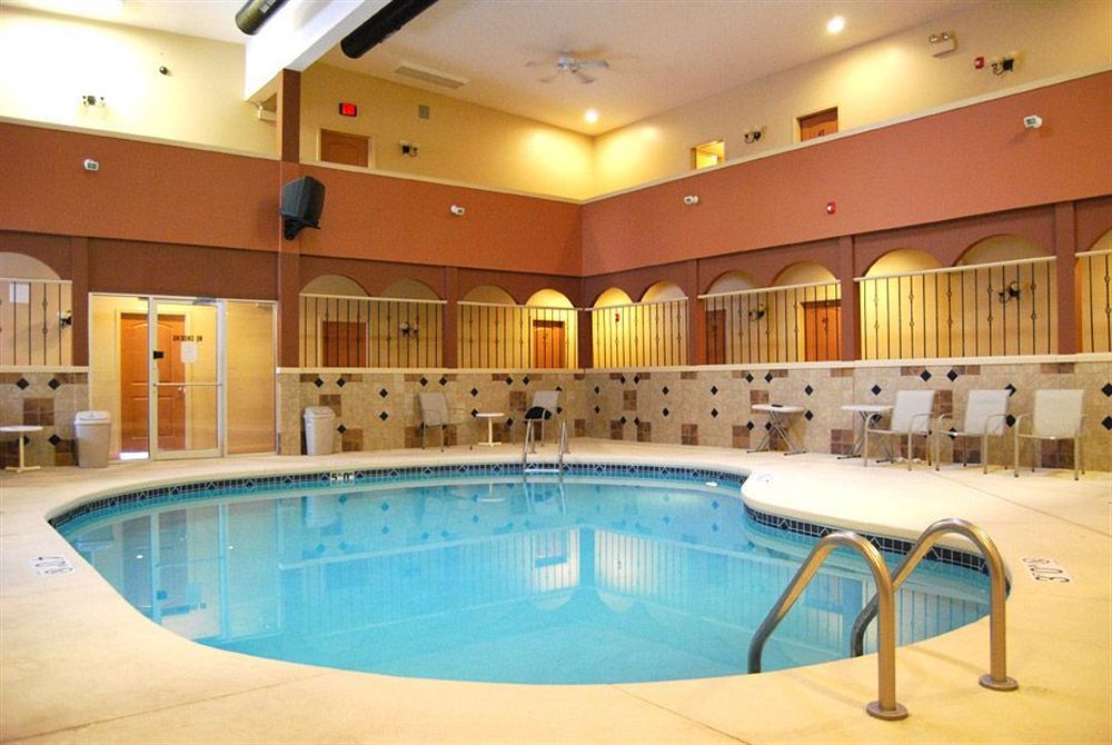 Discount Coupon for Loyalty Inn Wisconsin Dells in Wisconsin Dells, Wisconsin Save Money!