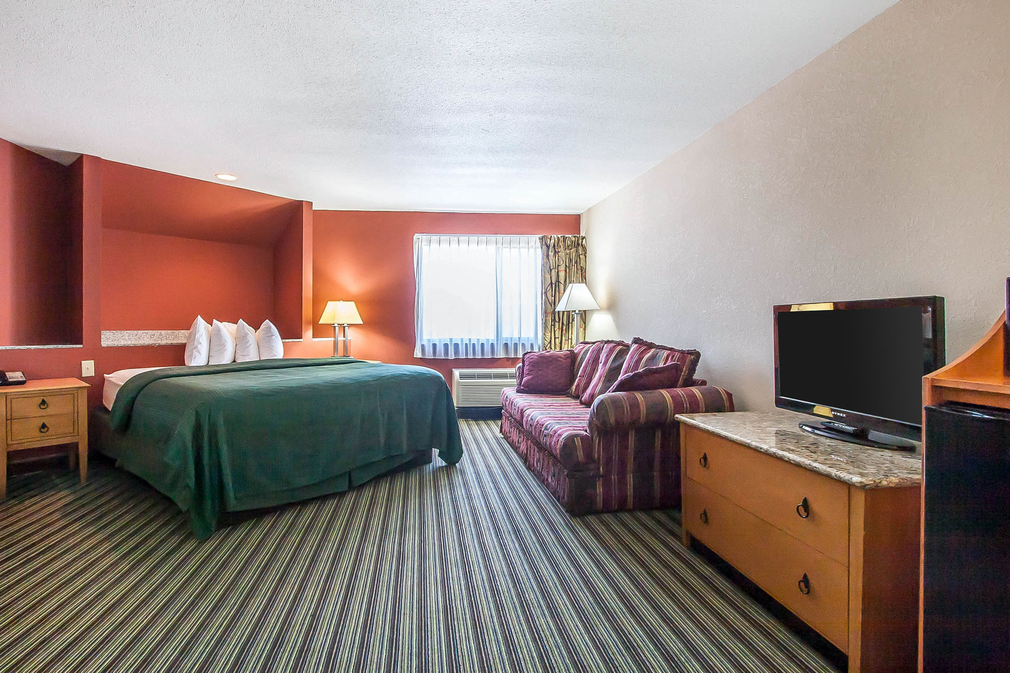Quality Inn And Suites Centerv in Centerville, TN