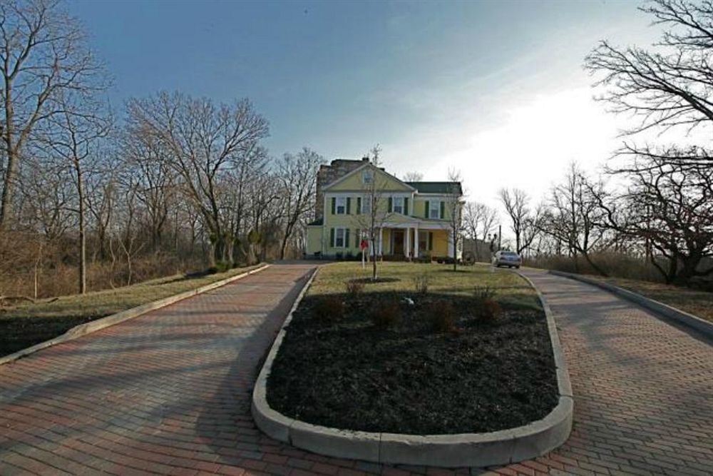 Discount Coupon for Six Acres Bed & Breakfast in Cincinnati, Ohio