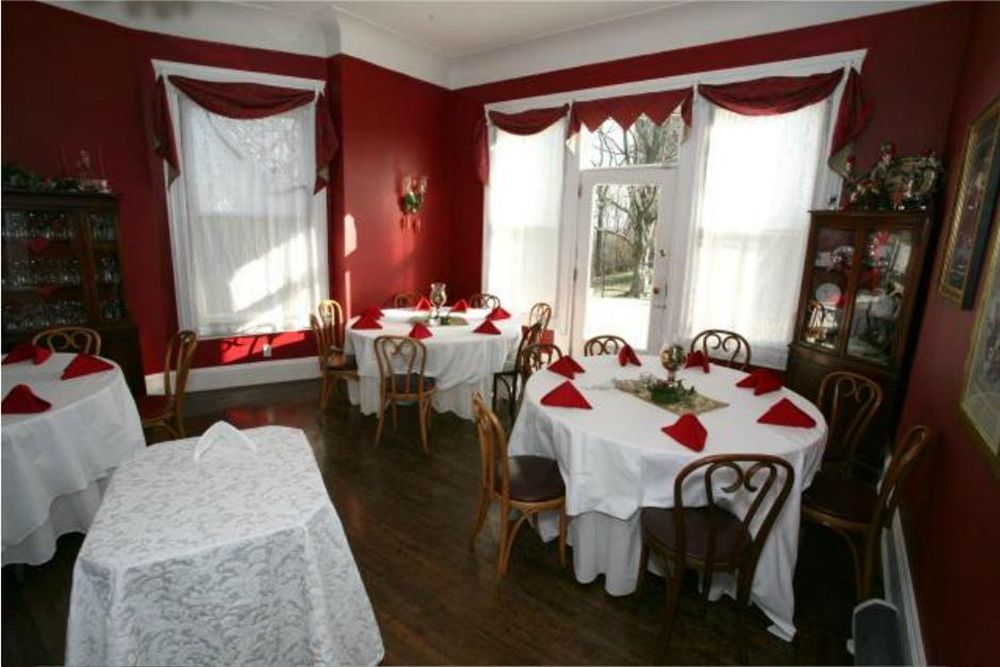 Discount Coupon for Six Acres Bed & Breakfast in Cincinnati, Ohio
