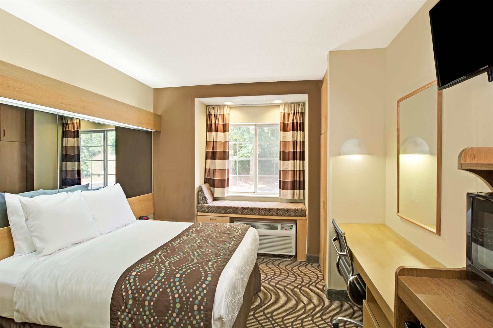 Microtel Inn by Wyndham Charlotte/University Place
