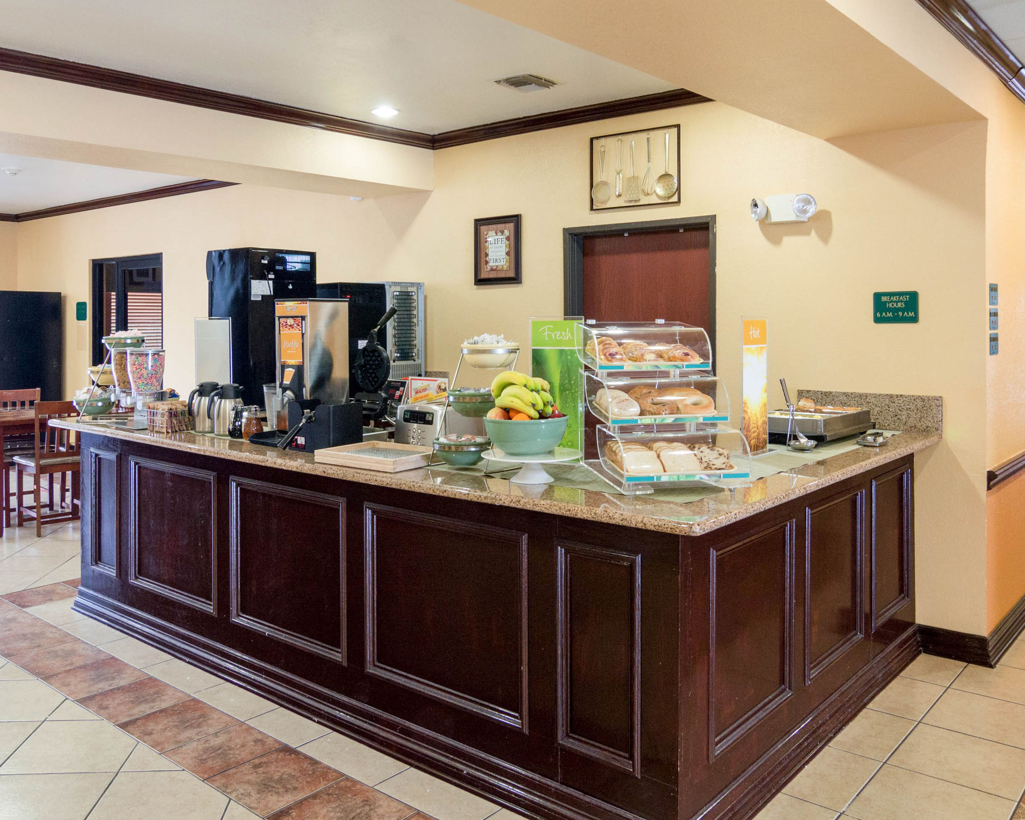 Quality Suites Intercontinental Airport West