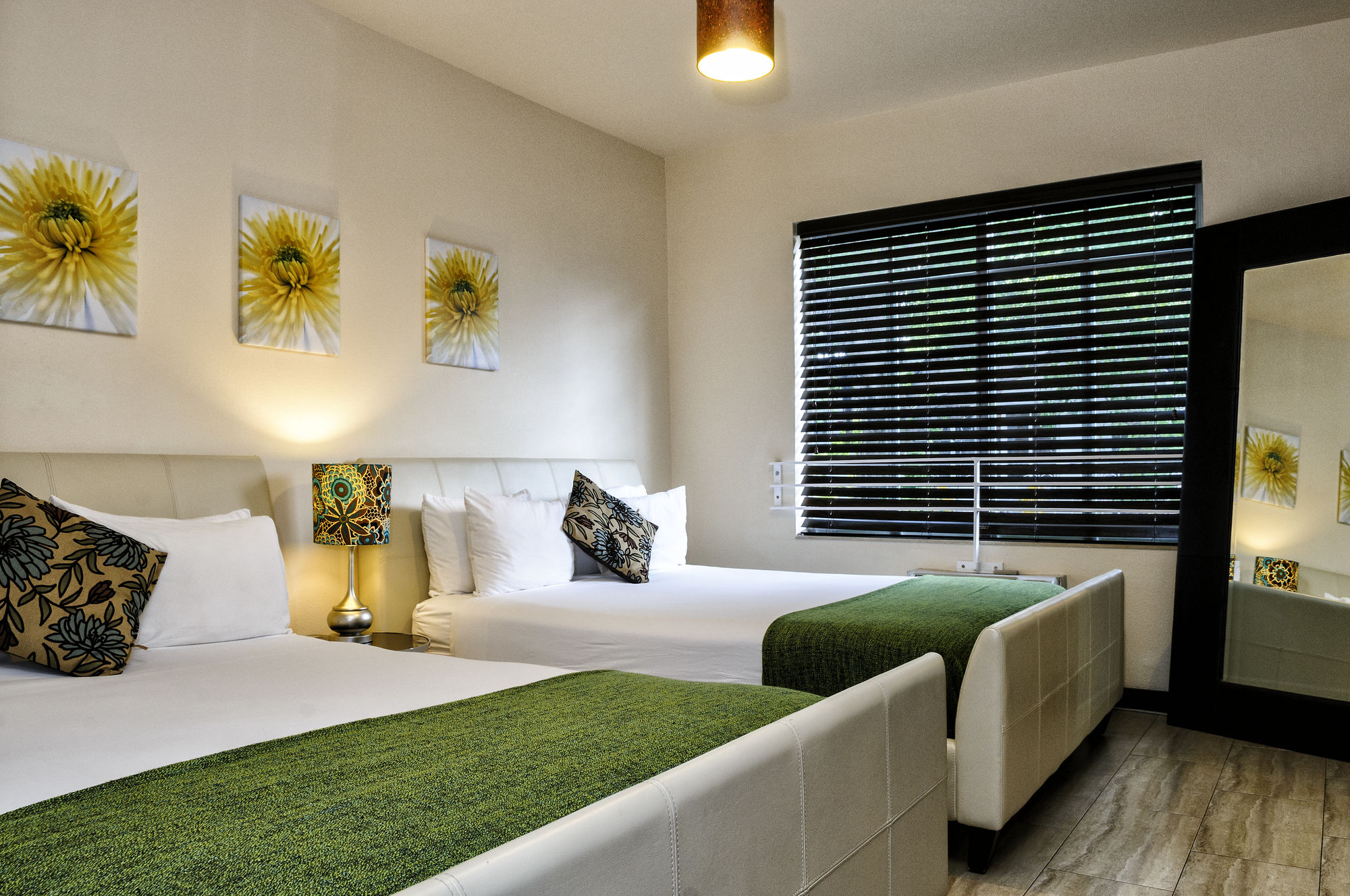 Discount Coupon for Tradewinds Apartment Hotel in Miami Beach, Florida