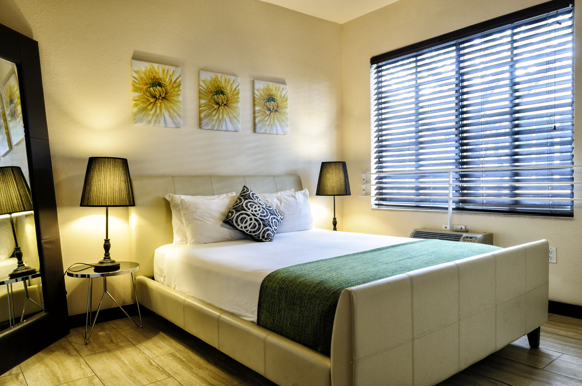 Discount Coupon for Tradewinds Apartment Hotel in Miami Beach, Florida