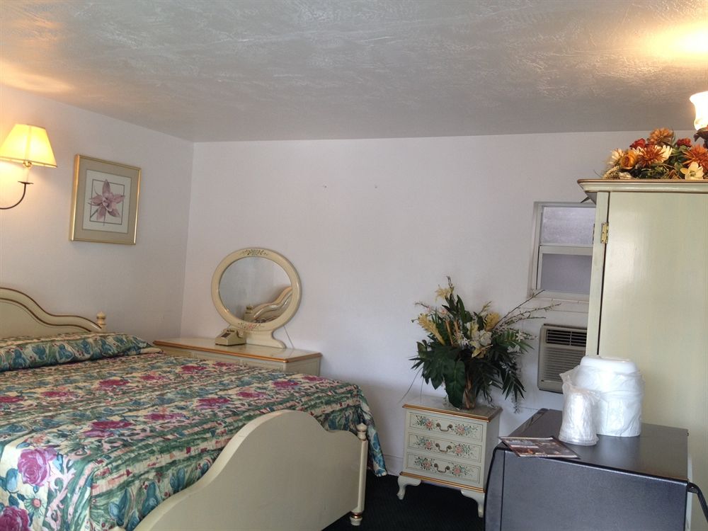 Three Oaks Motel in Titusville, FL