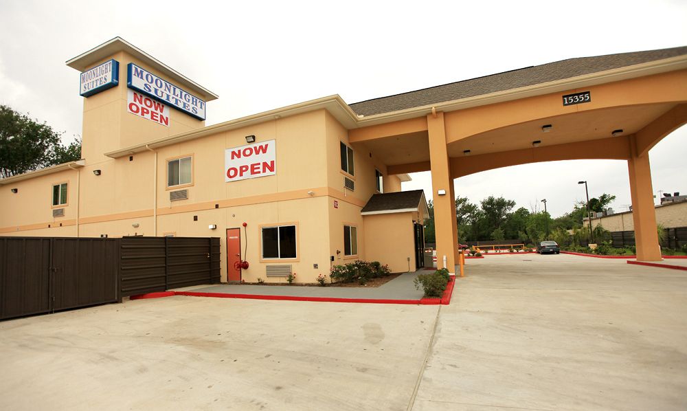 Moonlight Suites in Houston, TX